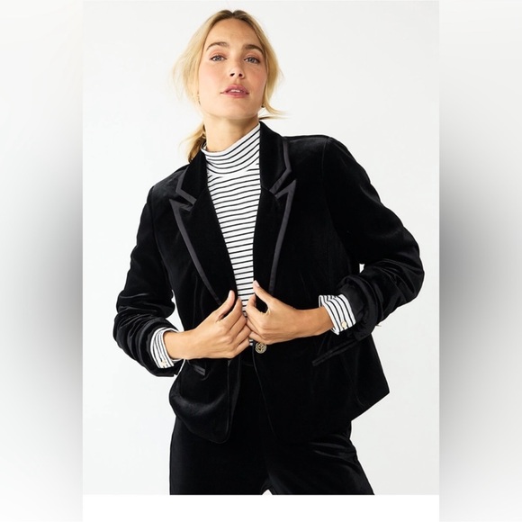 Draper James Jackets & Blazers - Draper James Black Velvet Blazer Medium